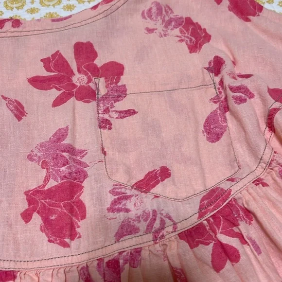 We The Free size Small but oversized babydoll top with pockets - Picture 2 of 5